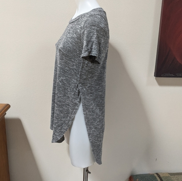 Mudd Women's Short Sleeve Heather Gray Knit Top w/Slit Size Small - Picture 2 of 5